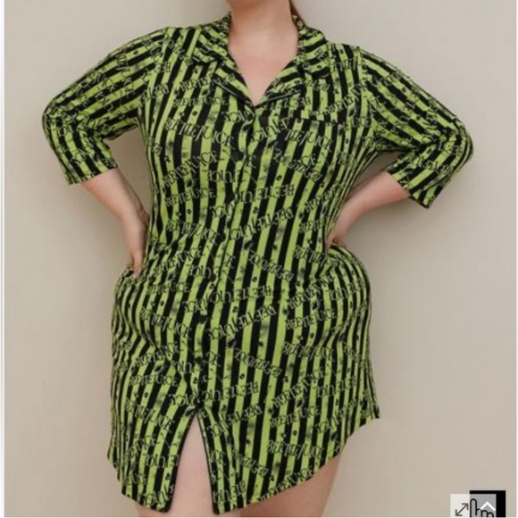 TORRID BETTLEJUICE NIGHTGOWN 
NIGHTSHIRT 
TORRID SIZE 1 (14/16) NEW - Picture 1 of 7